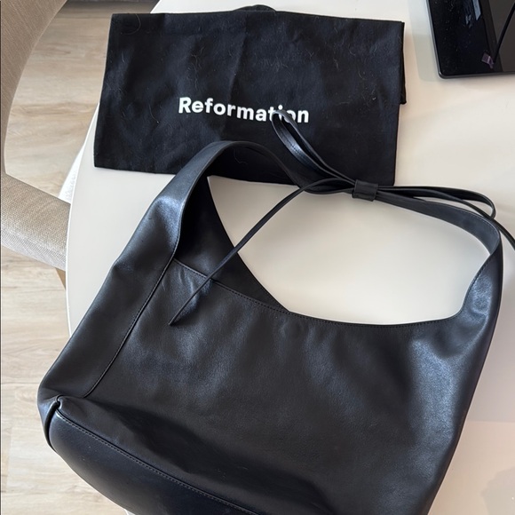 Reformation Medium Victoria Tote bag - Picture 2 of 10